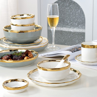 Service de table élégant en céramique plaqué or avec assiettes rondes et ovales pour banquets de mariage et cadeaux de pendaison de crémaillère