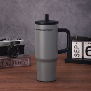 Tasse à café isotherme portable 710 ml en acier inoxydable avec poignée de transport et couvercle à paille - Product Image 6
