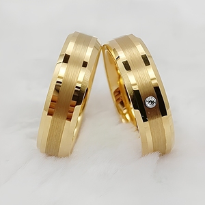 Anelli in Carburo di Tungsteno 4MM Pronti per la Spedizione, Fedi Nuziali Placcate in Oro 18K, Gioielli con Superficie <span class=keywords><strong>Piatta</strong></span> a Strisce per Donne e Uomini - Product Image 1
