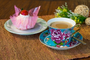 แก้วกาแฟลายดอกโบตั๋นสีน้ำเงิน เซรามิกเคลือบเงา พิมพ์ลายสกรีน ลายพิมพ์น้ำ - Product Image 2