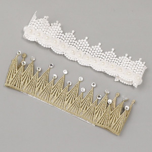 Corona di Perle per Compleanno, Fasce Elastiche per Capelli, Accessori per Capelli Bianchi con Perle per Bambine, Tiara Dorata da Principessa per Bambine - Product Image 3