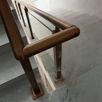Poteau de balustrade en acier inoxydable doré rose de qualité supérieure avec verre trempé feuilleté et design minimaliste pour escaliers et balcons d'appartements