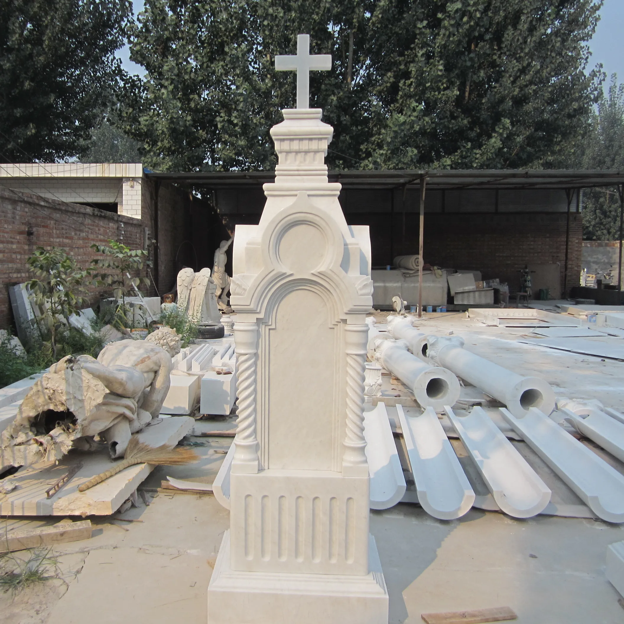 Verfijnen Fabriek Direct Leveren Wit Marmer Aangepaste Monumenten Met Cross Carving