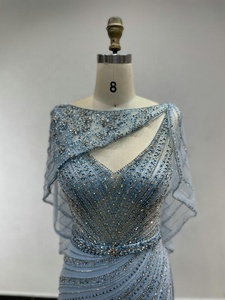 DKN0322B Vestido de Noche de Lujo Azul y Rosa Estilo Sirena con Cuentas y Cristales, Elegante Vestido de Fiesta con Capa y Abertura Alta para Invitadas de Boda - Product Image 3