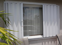 Volets accordéon anti-ouragan en aluminium NFRC TOMA AS2047 CE ISO9001 ISO14001 ISO45001 Série 150 Haute Qualité avec Brevet d'invention