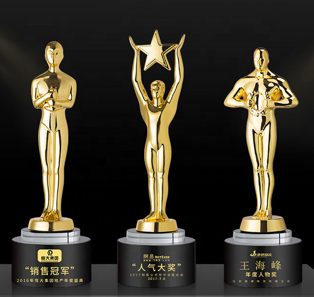 Moderne Grande Taille K9 Optique en Métal En Or Blanc Personne Oscar Trophée en Cristal/prix/plaque Pour La Gravure
