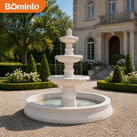 Fontaine sculptée à 3 niveaux en marbre blanc personnalisée avec finition en forme de pomme de pin, sculptée à la main, pour la décoration extérieure des villas et cours.
