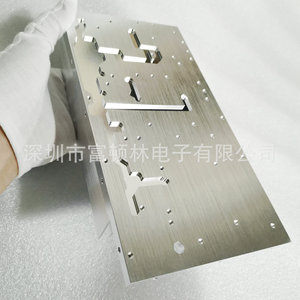 Disipador de Calor de Aluminio CNC Personalizado 6063, Extruido y Mecanizado con Trefilado y Oxidación Conductiva para Aplicaciones de Alta Potencia - Product Image 3