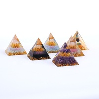 Großhandel Heilkristall Chakra Harzpyramide 5 cm Energie Orgonpyramide Dekorationsobjekt