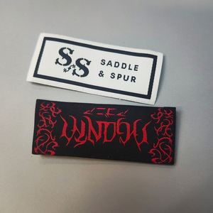 Etiqueta de cuello de lujo tejida para ropa, de nuevo estilo, diseño gratuito, alta densidad, plegada en el extremo, impresa y resistente a las manchas - Product Image 1