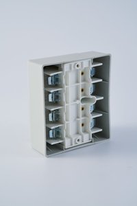 Boîte à fusibles en plastique JUNW 440V 4P/2P 10kA Capacité de coupure Montage sur panneau - Product Image 3