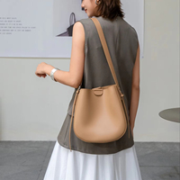 Tas Bahu Kulit Asli Eropa Amerika Retro Model Bucket Genggam Wanita Baru Serbaguna High-End Ringan Bahan Poliester