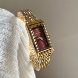 Reloj de Mujer 2026 con Correa de Acero Inoxidable Trenzada Dorada Vintage y Esfera Cuadrada - Product Image 2