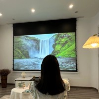 Écran de projection électrique domestique en PVC de 150 pouces à fixation au plafond avec anti-lumière, format 16:9, télécommande vocale et trépied