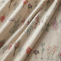 Rideaux occultants imprimés fleurs séchées style campagne française, en faux lin beige texturé, motif botanique fleurs sauvages, pour salon
