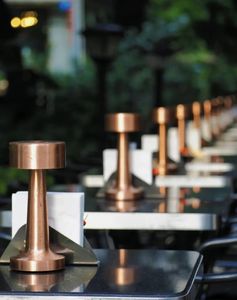 Groothandel Moderne Rosegoud Bronzen LED Metalen Tafellamp Oplaadbaar Draadloos Nachtlampje Dimbaar Aanraakbediening Flexibele Batterij - Product Image 1