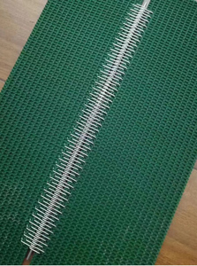 黑色高抓地力粗糙顶部聚氯乙烯输送带，带底部导轨 - Product Image 2
