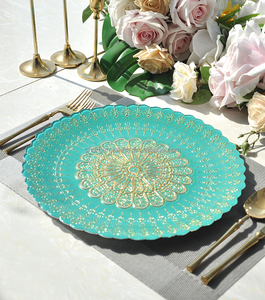 Assiettes de présentation en <span class=keywords><strong>verre</strong></span> gaufré à bord festonné orné de dentelle pour la décoration de mariages et d'événements - Product Image 4