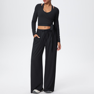 Vêtements de sport et de loisirs en plein air pour femmes, ensemble de yoga 3 pièces, tissu léger et respirant, extensible dans quatre directions, séchage rapide, uni - Product Image 1