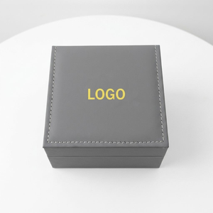 Boîte à montre rectangulaire en carton avec insert en similicuir, fermeture à pression anti-poussière, logo personnalisé en relief - Product Image 3