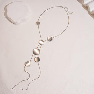 Chaîne de pull polyvalente pour femme, style européen-américain transfrontalier, en alliage incrusté de résine, avec croix en forme de cœur et chaîne en bambou, luxe léger et design de niche - Product Image 1