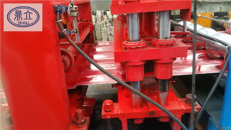 panneau de mur vitré formant la machine
