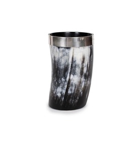 Verre à boire artisanal en corne de qualité export, naturel, pour eau, jus, bière et collection, disponible à la vente - Product Image 3