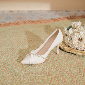 Escarpins élégants à talons aiguilles en microfibre <span class=keywords><strong>beige</strong></span> à bout pointu, <span class=keywords><strong>talon</strong></span> de 8.5cm avec décor de perles et de strass pour l'été - Product Image 3