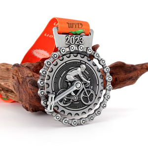 Medaglia Sportiva Personalizzata per Ciclismo con Nastri, <span class=keywords><strong>Logo</strong></span> Inciso 3D in Lega di Zinco Placcata Argento - Product Image 2