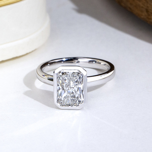 Bague de fiançailles Messi Jewelry MSR-2106 en or 18 carats avec diamant de laboratoire taille radiant - Product Image 1