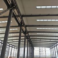 Structure en acier préfabriquée pour cour avec conception de portique personnalisée