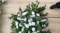 Arche de mariage personnalisée QSLH-F513 avec toile de fond blanche et verdoyante, fleurs artificielles pour la décoration d'arrangements de mariage