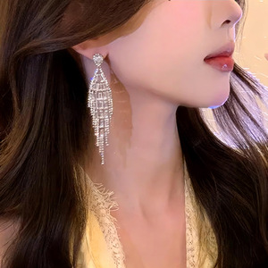 <span class=keywords><strong>Orecchini</strong></span> a Goccia con Diamanti Incastonati in <span class=keywords><strong>Argento</strong></span>, Stile Regale Elegante e Intricato, Modello E0125 da Donna - Product Image 1