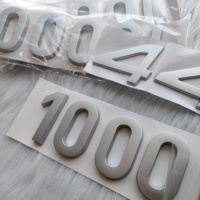 Autocollant de logo de voiture personnalisé, étiquette en plastique ABS 3d imperméable à l'eau et forte