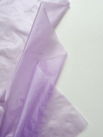 Nylon taffetas ripstop ultra-fin haute densité, micro-denier, anti-plume, léger au toucher, pour doudoune haut de gamme d'extérieur