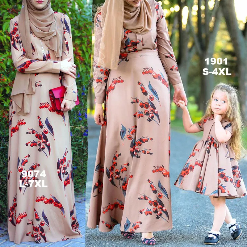 Robe maxi musulmane en mousseline de soie à manches longues avec impression florale cerise pour dames