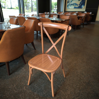 Offres Spéciales chaise Chiavari en métal durable bon marché couleur de grain de bois chaise à dossier croisé chaise de mariage