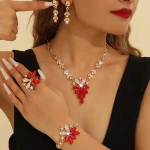 Parure de bijoux quatre pièces en diamant rouge pour femme, collier, boucles d'oreilles, bague et bracelet, idéale pour mariage, collection transfrontalière - Product Image 1