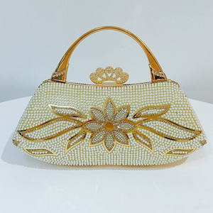 Bolso de Mano de Lujo Retro 2025 con Perlas y Diamantes, Nuevo Bolso de Moda con Flores y Pedrería para Mujer, Bolso de Alta Gama para Banquetes - Product Image 2