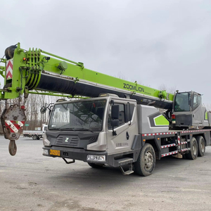 Grue Zoomlion ZTC250T de 25 tonnes en excellent état, capacité de levage fiable et moteur Weichai d'origine pour travaux de construction - Product Image 1