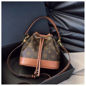 Bolsos de Mano de Cuero PVC con Cordón para Mujer, Bolso Bandolera Marrón Personalizado, Bolso de Hombro de Diseñador de Lujo - Product Image 2