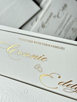 Cartes d'invitation de mariage personnalisées de luxe avec logo en texte, dorées à chaud et gaufrées, avec enveloppes assorties