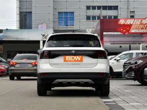 Volkswagen T-Cross 2023 1.5L L4 6AT d'occasion à vendre – 5 places, conduite à gauche, intérieur sombre, voiture de ville économique et confortable pour le quotidien - Product Image 4