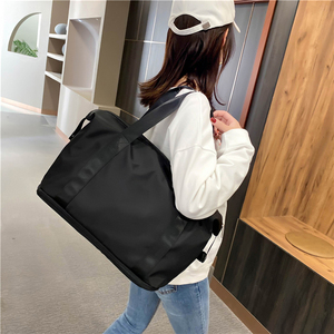 กระเป๋าเดินทางกีฬาและฟิตเนสแบบกันน้ำขนาดใหญ่สำหรับผู้ชายและผู้หญิง เหมาะสำหรับการผจญภัยกลางแจ้งและการเดินทาง - Product Image 2