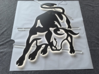 Panneau d'affichage rétroéclairé noir mat de luxe léger 20 mm, personnalisé pour les cafés, les salons de beauté et les détaillants de mode