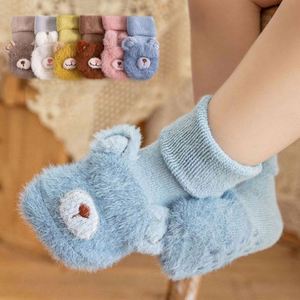 Chaussures et chaussettes chaudes, tendance et durables pour tout-petits, en coton éponge épais pour l'hiver, antidérapantes, avec logo personnalisable - Product Image 1