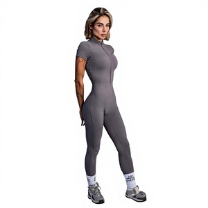 Mono deportivo de yoga para mujer, de manga corta, con media cremallera y tirantes finos, que absorbe el sudor, ajustado, con sensación de segunda piel, de longitud completa - Product Image 1