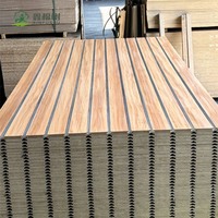 Panneau MDF rainuré de haute qualité, résistant à l'humidité, qualité P2, MDF rainuré uni 18 mm