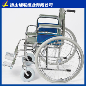 Fauteuil roulant manuel pliable portable en acier chromé avec frein en U pour les soins de santé des personnes âgées - Product Image 2
