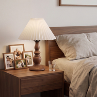 Lámpara de Mesa de Tela Plegada Estilo Retro, Base de Hierro Forjado con Acabado de Madera, Luz Nocturna Ambiental sin Parpadeo para Decoración del Hogar